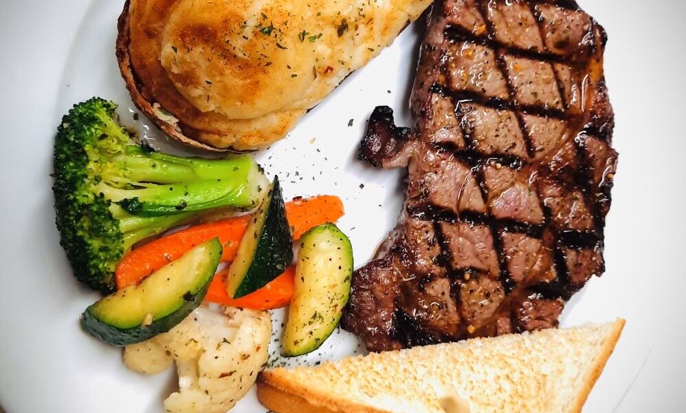 Lacombe Bar and Steakhouse